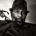 William Bell《O Homem da Porta Formosa》
