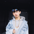 依兴驰《妹子》