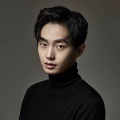 金龙国《총 맞은 것처럼》