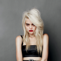 Sky Ferreira《Everything Is Embarrasing》