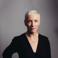 Annie Lennox - Keep On Loving You