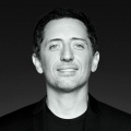 Gad Elmaleh、M. Pokora《Singing in the rain》