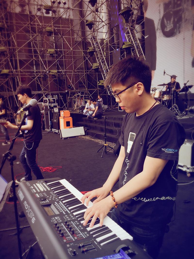 满城花开_何山_高音质在线试听_满城花开歌词|歌曲下载_酷狗音乐