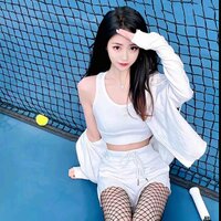 汤小冉一在唱歌
