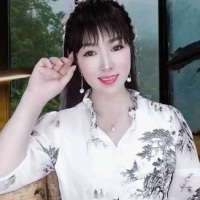 歌手忆沐