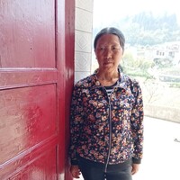 候运英